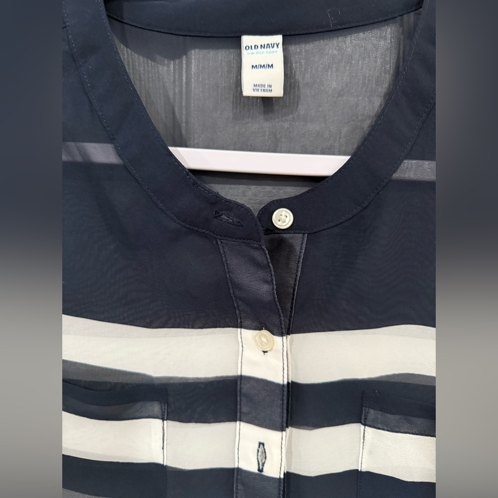 Old navy bundle of (2) Tops - Picture 2 of 4